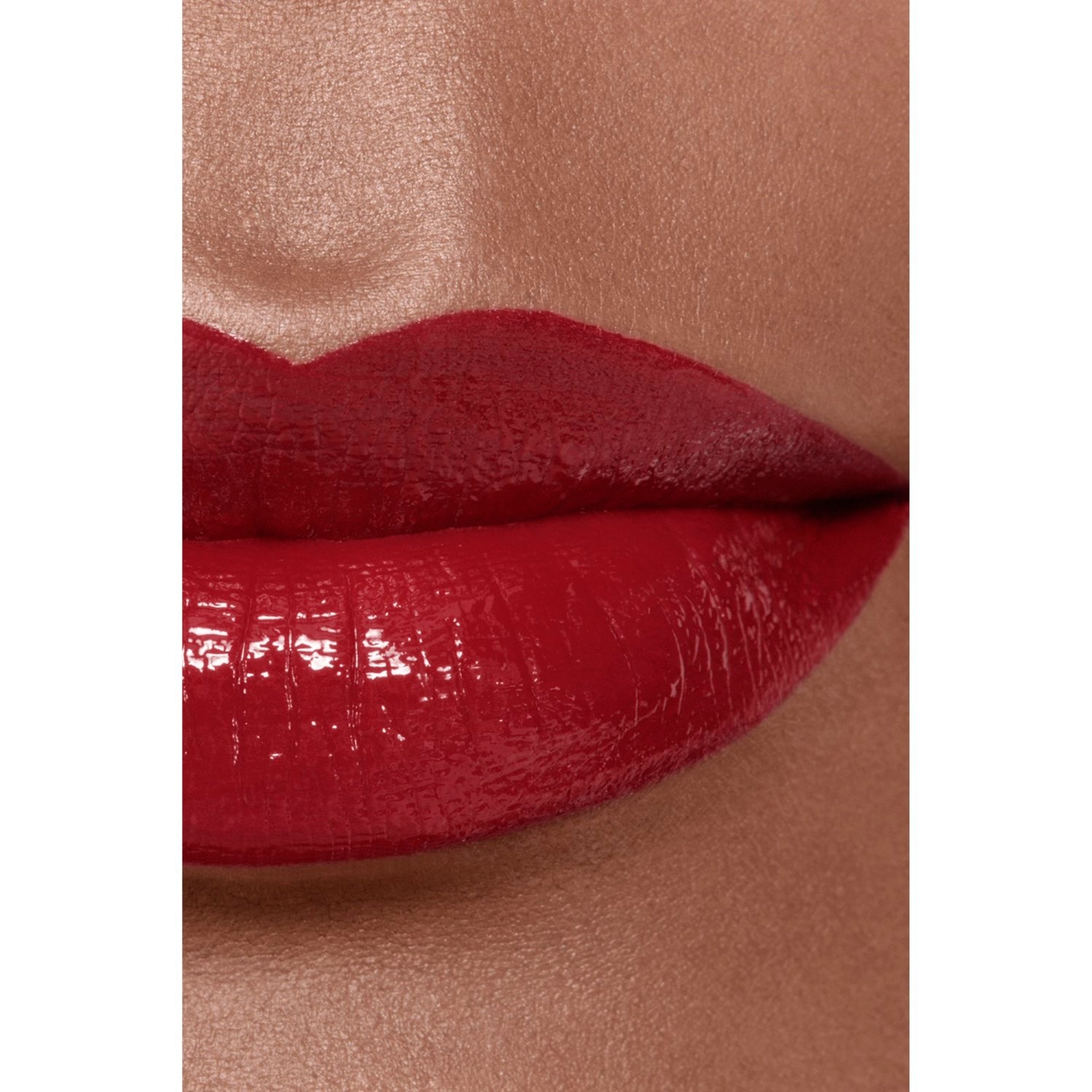 LA BARRA DE LABIOS LÍQUIDA BRILLANTE DE LARGA DURACIÓN